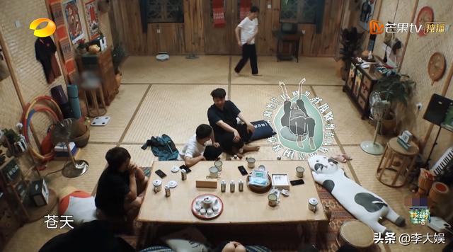 《向往4》无聊当有趣？何炅复制岳云鹏游戏，黄