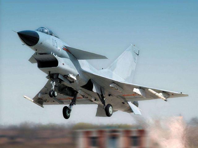 歼10战机性能虽强，但想出口却有3大结症，竞争优势远远不如F-16