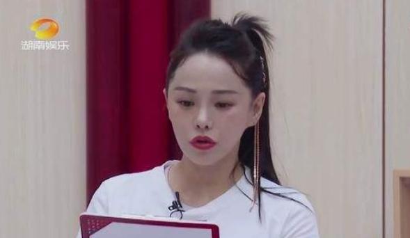 【静的】黄圣依看伊能静的表情 两人关系显露无疑是作秀还是真事？