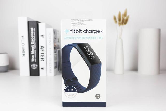 售價(jià)過千的智能手環(huán)強(qiáng)在哪？Fitbit Charge 4告訴你：這就叫專業(yè)