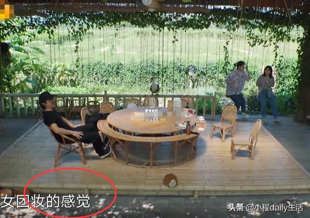 张子枫仗着19岁已成年就任性，挑战女团妆，一露