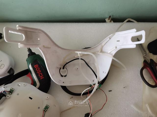 售价昂贵！详细拆解头部按摩器，带你一探内部功能与构造！