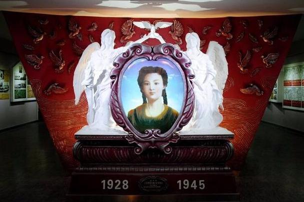 17岁女孩上山劝日军投降，却被强行挟入山洞，战