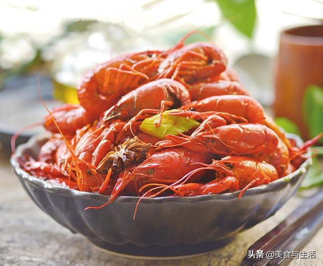 自制小龙虾不入味？炒前多加一步，小龙虾肉嫩还入味，味道不输