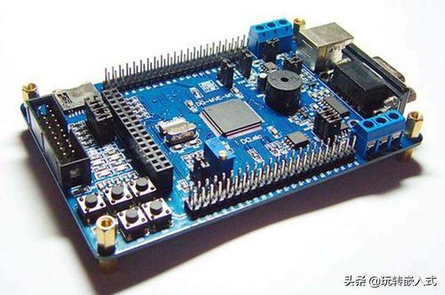 初学单片机，该如何选择单片机开发板？