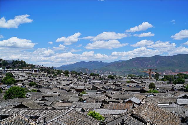  云南有个建于南宋时期的古镇，海拔2400米，一到春天就美如童话