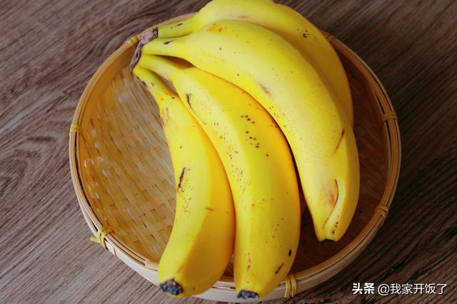 香蕉别拔丝了，换个吃法，一出锅就被抢光，香甜软滑，谁吃谁爱