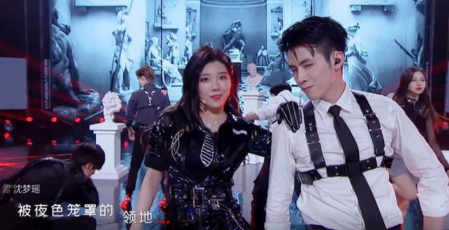 杨超越的点子被《炙热》启用，不同组合并肩作