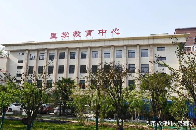 河南中医药大学党委书记别荣海一行来院调研