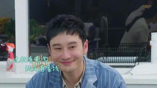 爬2000台阶满头大汗！黄晓明素颜曝光，网友：怎么好像朱之文？
