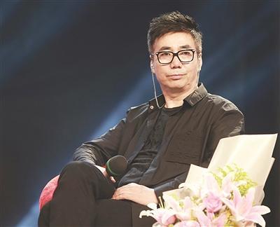 56岁范明：娶了大他6岁的女总裁，其豪宅犹如城堡一般，令人羡慕