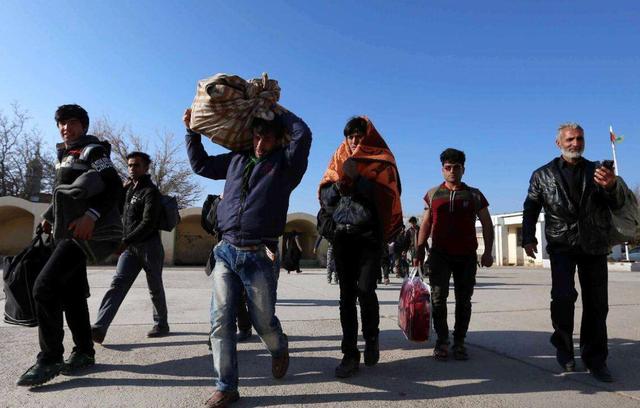 阿富汗政府军与伊朗激烈交火？美国宣称伊朗逼