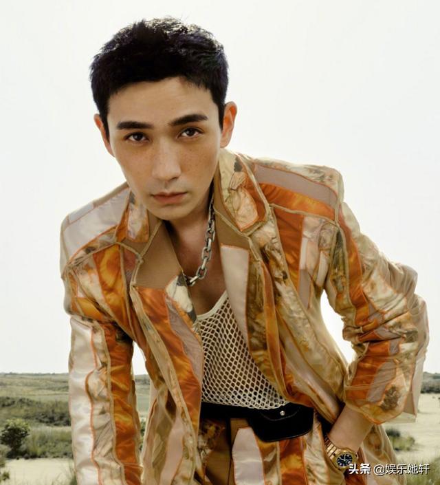 朱一龙、邓伦罕见并列热搜，双双挑战新造型，