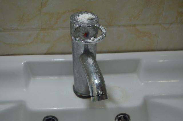 洗衣粉和食盐混合在一起，用途真厉害，一年能省不少钱，涨知识了