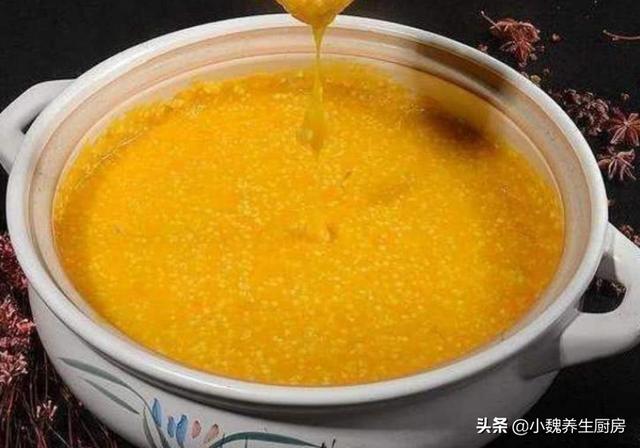 熬小米粥时，“最忌”直接下锅，教你正确方法，小米粥又浓又香