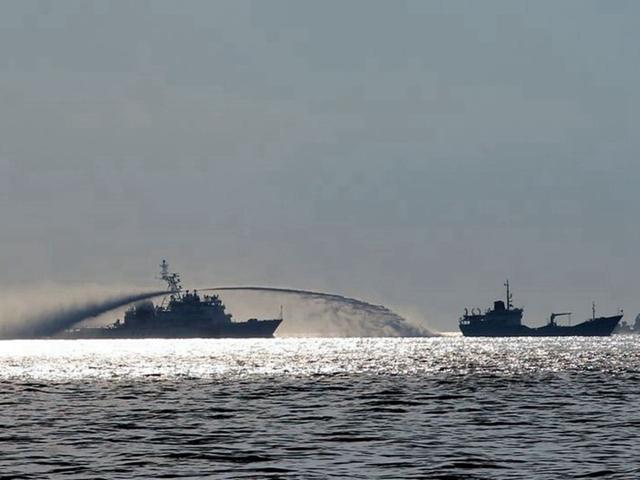 美国算盘叮当响，联合亚洲三国齐聚南海，四国