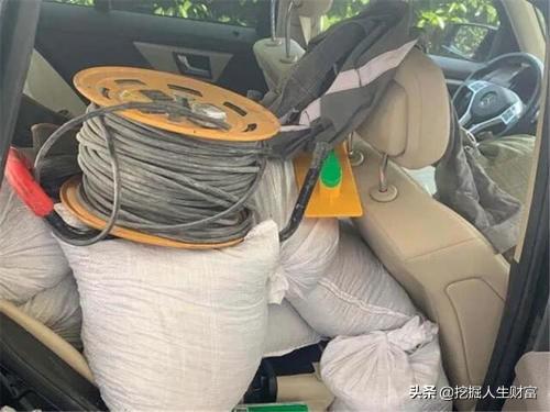 看到车内后，网友：这才是真“土豪”