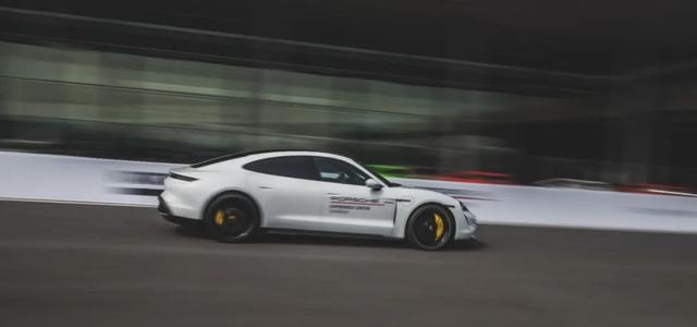 哪有人讨厌电动车！只是没开过Taycan罢了