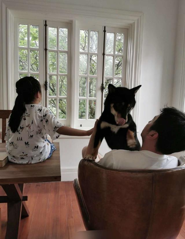 雷佳音娇妻晒跳舞视频，小蛮腰抢镜，跳舞又A又飒超有范