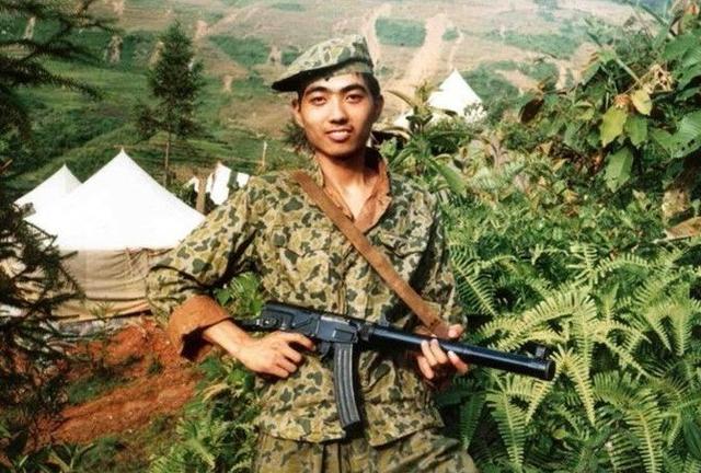 我军特战利器，被称为“三无”冲锋枪，老兵为