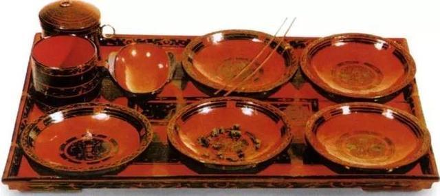 古代死囚的“断头饭”，为什么在碗里放一块半