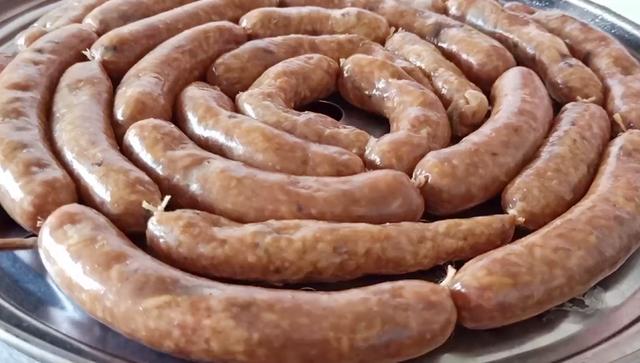 自制糯米肠家庭做法，软糯咸香，好吃又营养，出锅抢着吃，真解馋