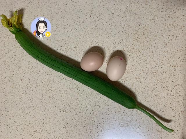 天热，这汤我家三天两头准煮一锅，鲜味十足又营养，10分钟就上桌