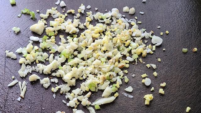 鱼肉这样做味道更香，做法简单又营养，我家经常吃的一道家常菜