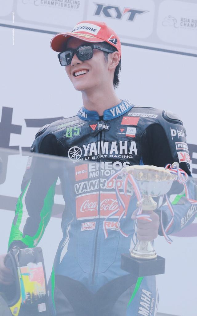 贵族骑士王一博，穿啥都好看的衣架子