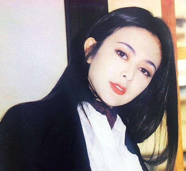 明明有巨星潜质可惜一直红不起来，她要是认命