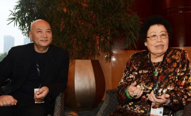 “吃软饭”的3大男明星，大气不敢喘，妻子都是