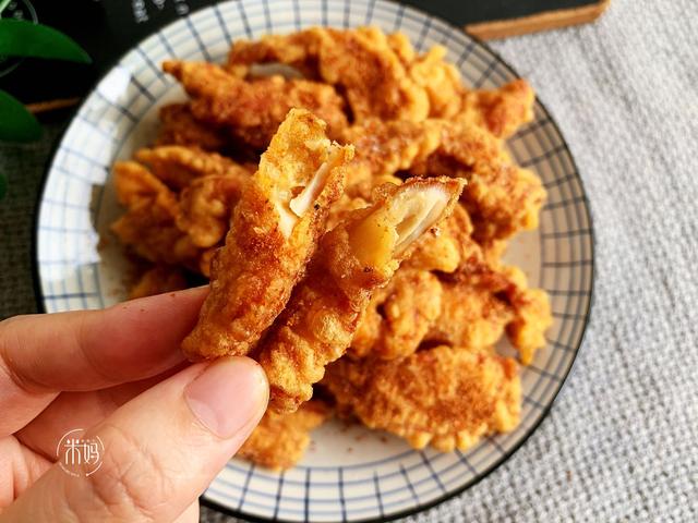 鸡胸肉别水煮了，试试这样做，香酥脆口，出锅瞬间被扫光，解馋