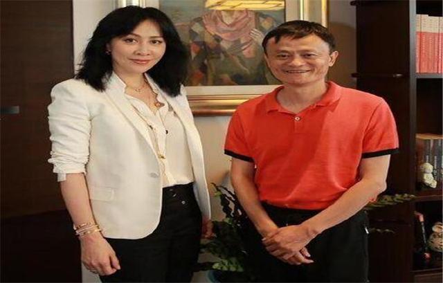 女明星有多爱喝酒？刘嘉玲聚会喝200万葡萄酒，