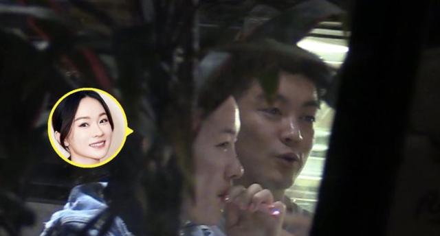 杜江一家外出，嗯哼陪玩的小女孩儿模样可爱，被质疑是霍思燕女儿