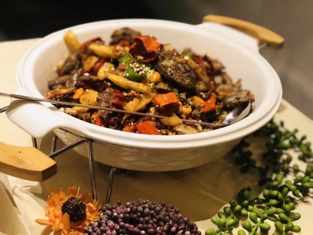 100米，它是武汉最短但网红店最多的一条街