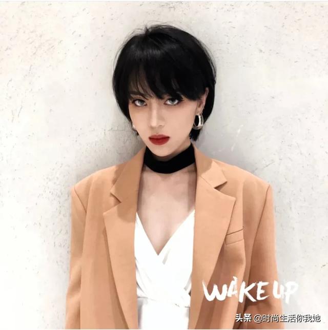 聊一聊：什么风格的穿搭更适合短发女生？