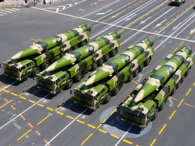 面对美军航母，东风21D已经不再先进，多款战略重器一发入魂