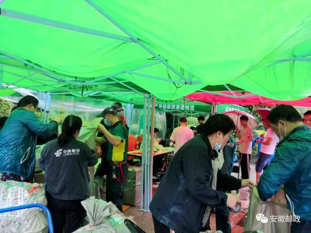 大雨！疫情！毕业生包裹“邮”守候