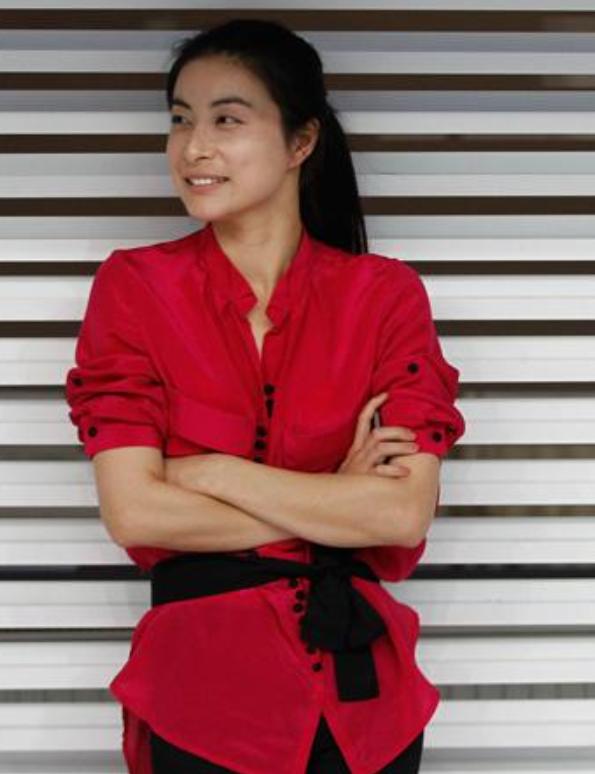 那么有钱为什么还买便宜货？郭晶晶的话，让记者无地自容