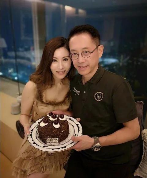 李嘉欣50岁生日遭甘比暴击，旧爱现任斗富，一场