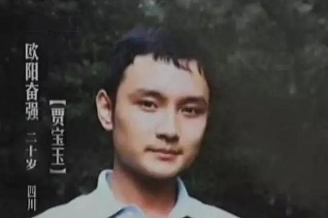 4天前，老戏骨欧阳奋强发文庆祝“逃离北京”，