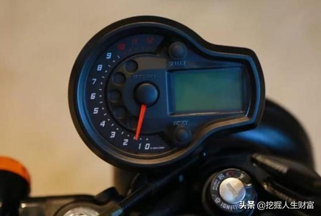你的哈雷来了，前后碟刹+ABS，座高710极速136km/h