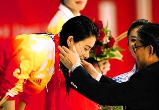 珍贵|霍启刚公开珍贵合照悼念赌王 何博士是我和晶晶媒人