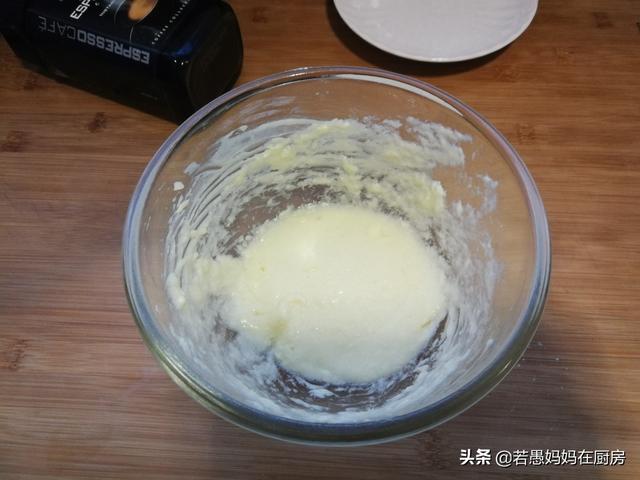 咖啡曲奇小饼，适合夏日的提神甜品，做法很简单