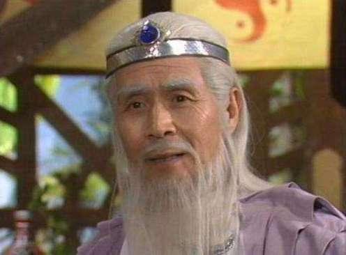 不是所有老演员都叫老戏骨，93岁还登台演话剧，