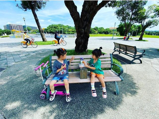 修杰楷晒周末独自带娃成果，两女儿累到昏睡，波妞小秘密被曝光