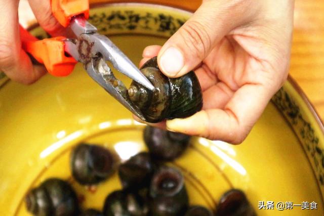 �㳴��������������������ζ�����շ�����1�У����ⱥ��һ������