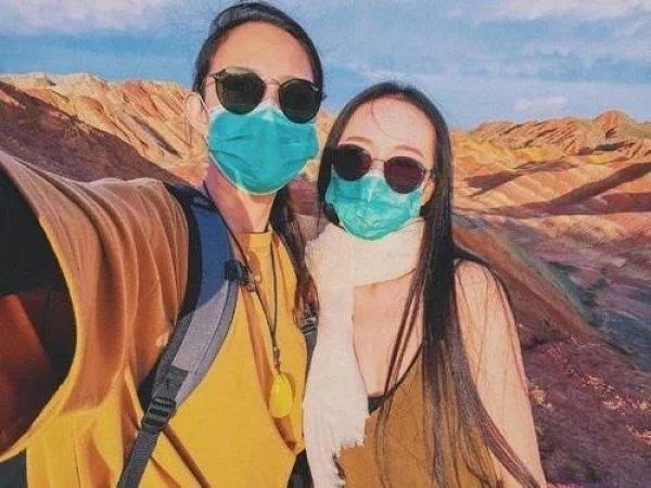 61岁杨丽萍爱徒晒近况，与同性恋人婚后度蜜月，