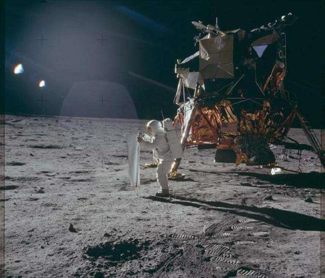 人类扔在月球上的96袋纸尿裤，历经半个世纪，成