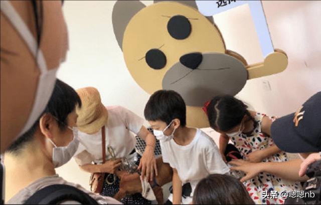 孙俪是画室年龄最大的学员，等等小花妹妹是同学，母子三人同框学